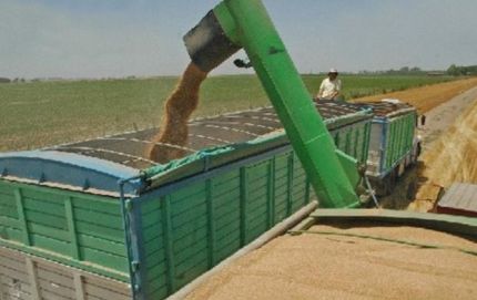 Mientras ya se cosechó el 53% de la soja comienza a poblarse de camiones la región