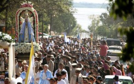 Unas 200 mil personas participan de la quinta edición de la peregrinación juvenil a Itatí