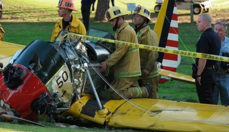 Harrison Ford, fuera de peligro tras estrellarse con la avioneta que piloteaba 