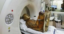 Escáner a una estatua de 1000 años reveló a un monje momificado adentro del Buda