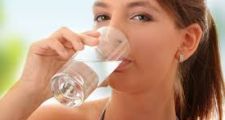 Si creías que tomar ocho vasos de agua al día era saludable, esto te sorprenderá