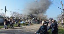 Voraz incendio consumió las instalaciones de un corralón en Calchaquí