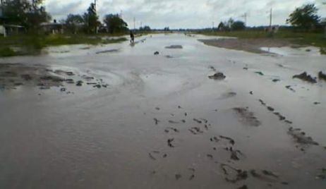 SOSA CONFIRMÓ AYUDA PARA AFECTADOS POR LA LLUVIA EN LOS TÁBANOS Y GOLONDRINA