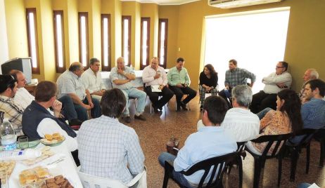 El secretario de Agricultura, Ganadería y Pesca de la Nación con productores de la región.