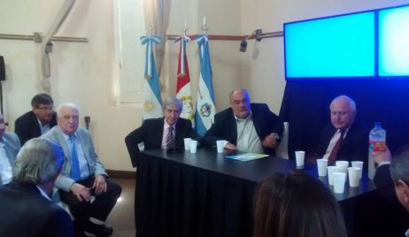 EL SENADOR SOSA ACOMPAÑÓ A LOS GOBERNADORES DE SANTA FE Y CORRIENTES EN RECONQUISTA AL ENCUENTRO POR EL PUENTE QUE UNIRÁ AMBAS PROVINCIAS