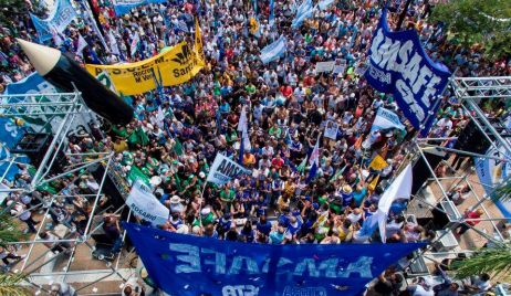 Masiva marcha de docentes en Santa Fe