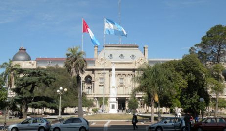 El gobierno convocó al diálogo a estatales y docentes