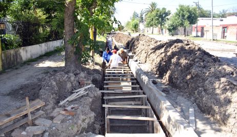 Comenzó la construcción del desagüe pluvial encofrado