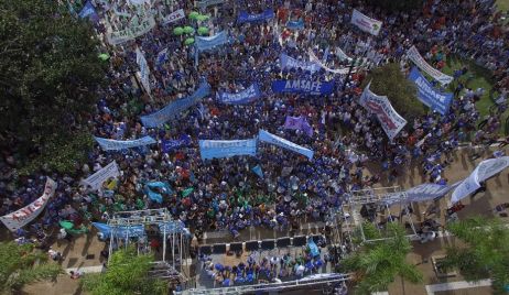 Multitudinaria marcha docente en Santa Fe