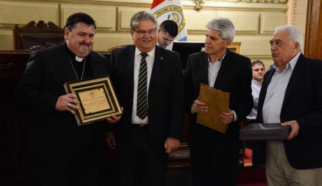 Senadores homenajearon al Obispado de Reconquista.