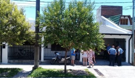 RECONQUISTA: Una joven es encontrada sin vida en la piscina de su casa.