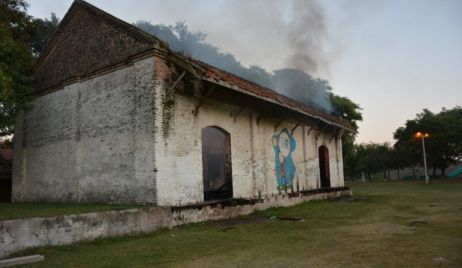 Calchaqui: tristeza por devastador incendio en el Galpón del ex- Ferrocarril donde funcionaba el Programa Trabajo y Discapacidad de la Fundación MR