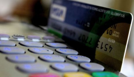 DESDE ESTE DOMINGO, TODOS LOS COMERCIOS DEBERÁN ACEPTAR PAGOS CON TARJETA DE DÉBITO 