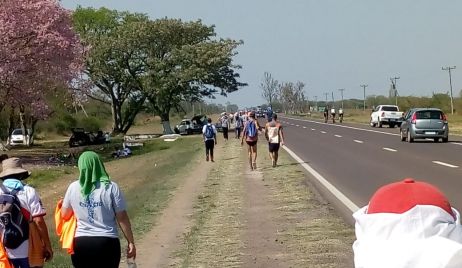 MILES DE JÓVENES PEREGRINAN A LA BASÍLICA DE ITATÍ