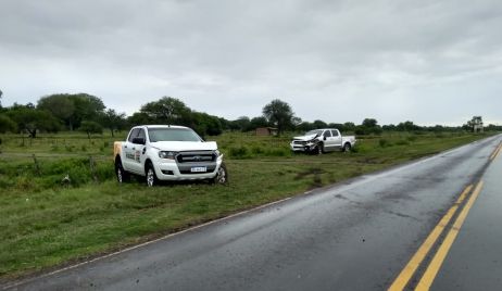 SE DESPISTÓ Y CHOCÓ UNA CAMIONETA DE VIALIDAD.