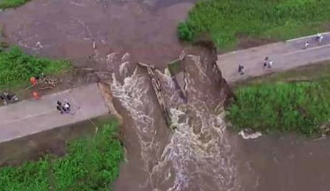 Suspenden puente bailey en ruta 1 porque se agrandó la grieta.