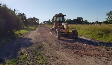 El Senador Sosa y el presidente comunal  de Fortín Olmos estuvieron presente en el inicio de obra del Paraje 29