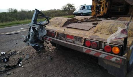 CALCHAQUI: Un auto colisionó con carretón