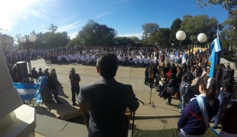 Más de 400 niños prometieron Lealtad a la Bandera Nacional