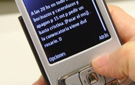 Alertan sobre estafas con mensajes de texto con premios como televisores y autos cero KM