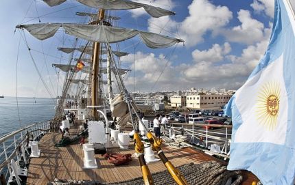 MAR DEL PLATA RECIBE A LA FRAGATA LIBERTAD 