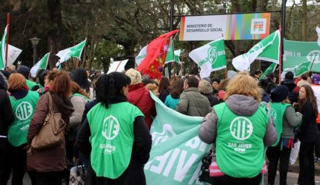 El gobierno entregó a ATE y UPCN el listado del personal contratado