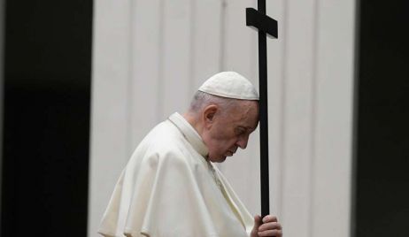 Así fue el Vía Crucis del Papa ante la Plaza de San Pedro vacía en Viernes Santo