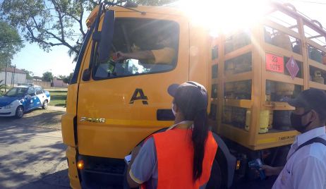 Comenzaron los controles de aplicación de repelente a los que deban acceder a la ciudad