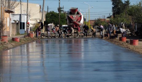 Comenzó la pavimentación sobre Avenida Corrientes.