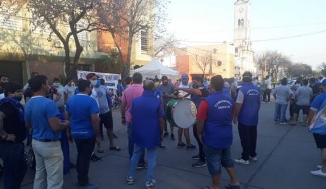 Avellaneda: Trabajadores de Algodonera se manifestaron frente a  VICENTIN 