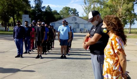 La Intendente visitó a los aspirantes a ingresar a la policía y comunicó la gestión de carpetas médicas accesibles para todos