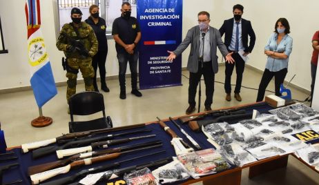 La Agencia de Investigación Criminal desbarató una banda criminal dedicada a la venta de armas en el mercado ilegal