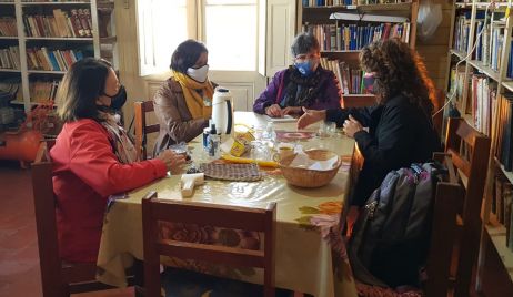  Reunión con representantes de la Liga de Madres de Familia y del Taller Manual