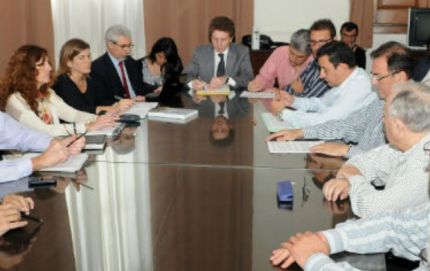 Los municipales dicen que Fein quiere 