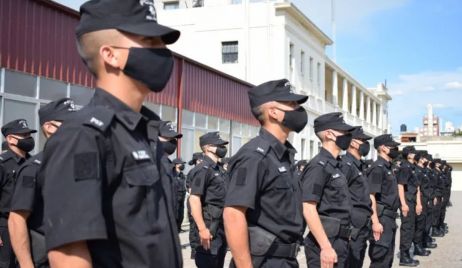 De los nuevos 800 policías, 500 irán a Rosario.