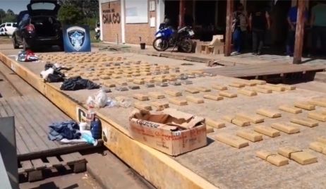 Fueron detenidos con 251 ladrillos de marihuana en el auto