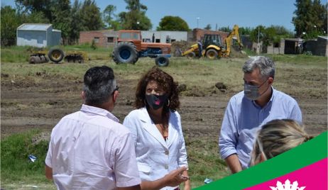 INICIARON LOS TRABAJOS EN EL PREDIO DONDE SE CONSTRUIRÁN 20 VIVIENDAS