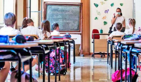 ¿Qué opina la Ministra y los gremios sobre la extensión de una hora más de clases?