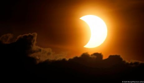 A qué hora se puede ver el eclipse de Sol  en la Argentina