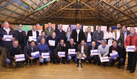 Se entregaron fondos a las 19 ligas de fútbol de la provincia que participaron en la Copa Santa Fe