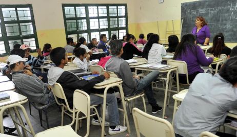 Las escuelas secundarias calificarán en dos cuatrimestres