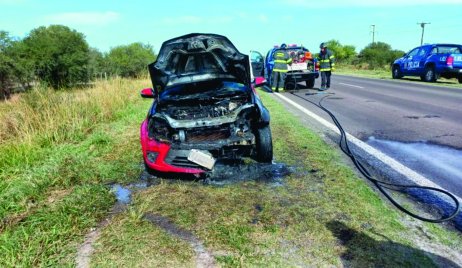 Se incendió un vehículo en Ruta 11