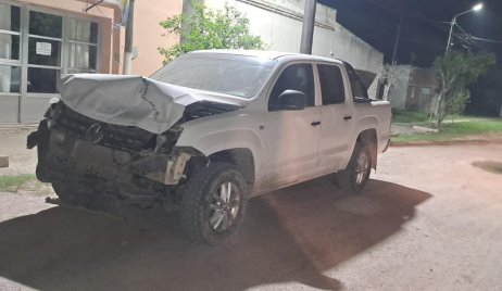 Buscando un paciente, chocó la camioneta de la Comuna de Garabato.