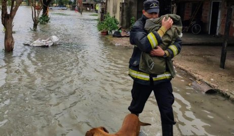 DESTACADA LABOR DE PERSONAL POLICIAL DE LA UR XIX Y DE LA DGB EN LA ASISTENCIA, RESCATE DE PERSONAS Y TRASLADO DE EVACUADOS