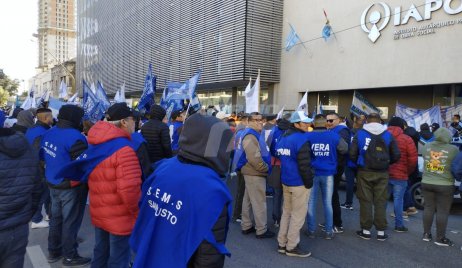 Fuerte reclamo de afiliados y jubilados frente al Iapos: 