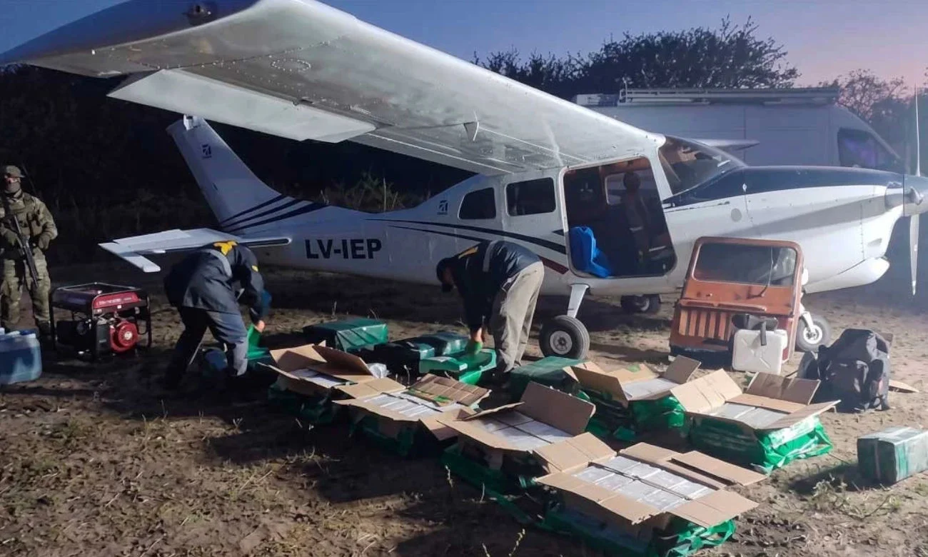 Interceptan una avioneta con 400 k de cocaína en zona rural del departamento Vera