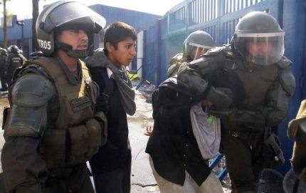 ENFRENTAMIENTOS DE ESTUDIANTES CON CARABINEROS EN CHILE