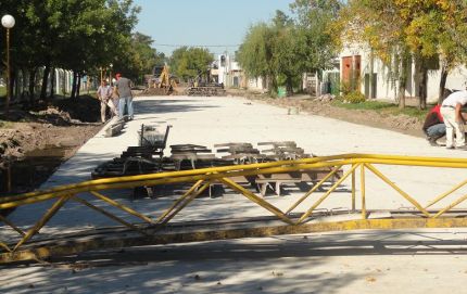 Dos nuevas cuadras pavimentadas en Calchaquí