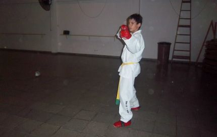Joven deportista refuerza su entrenamiento para un torneo internacional