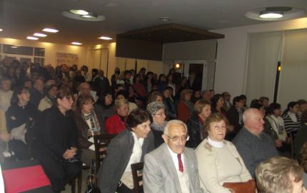 Exitosa presentación del libro “Al maestro…con humor”